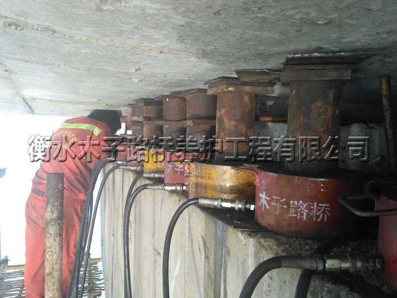 橋梁支座更換與調(diào)整圖片2 橋梁支座更換與調(diào)整圖片2