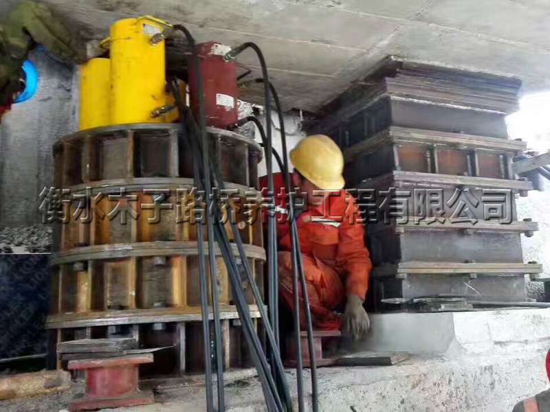 鶴崗--鶴大高速--橋梁整體增高圖片2