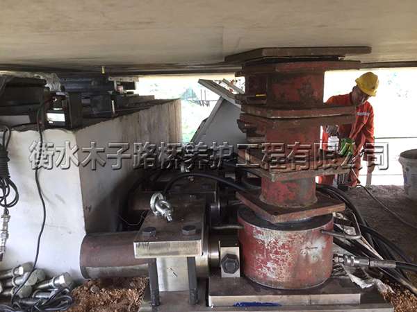 湖南--更換高鐵盆座及糾偏圖片5